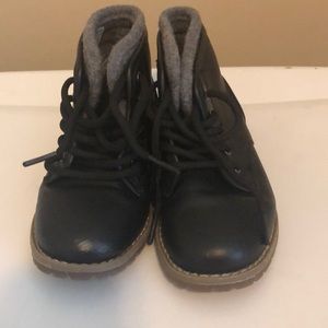 The Children’s Place Boots size 11